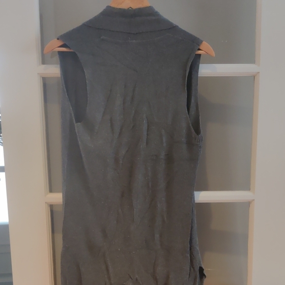 Gray Sleeveless Cardigan - Picture 3 of 4